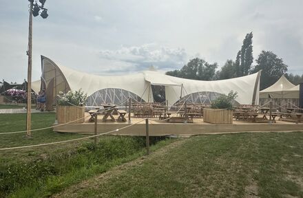 Strohboid tent als exclusieve blikvanger. - Foto 1