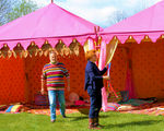 Een opvallende kleurrijke tent voor je evenement
