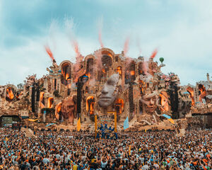 Nieuwe recordcijfers Tomorrowland: 90.000 euro winst / dag, 300 miljoen omzet en 21 miljoen dividend Nieuwe recordcijfers Tomorrowland: 90.000 euro winst / dag, 300 miljoen omzet en 21 miljoen dividend