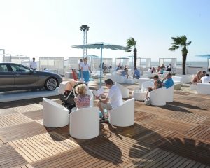 Pop-up beach lounge BMW lokt 27.000 bezoekers