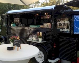 La cantine du roi serveert vanuit Citroën HY