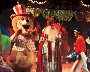 Sinterklaas en circuspiet presenteren nieuwe site