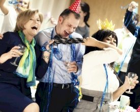 Nederlandse bedrijven besparen op feestjes