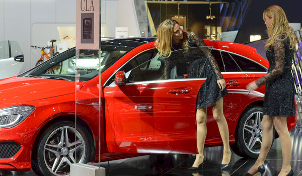 Column: Betutteling - geen 'babes' op autosalon Column: Betutteling - geen 'babes' op autosalon
