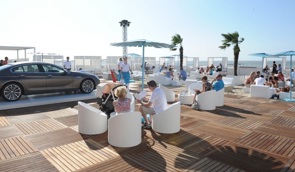 Pop-up beach lounge BMW lokt 27.000 bezoekers Pop-up beach lounge BMW lokt 27.000 bezoekers