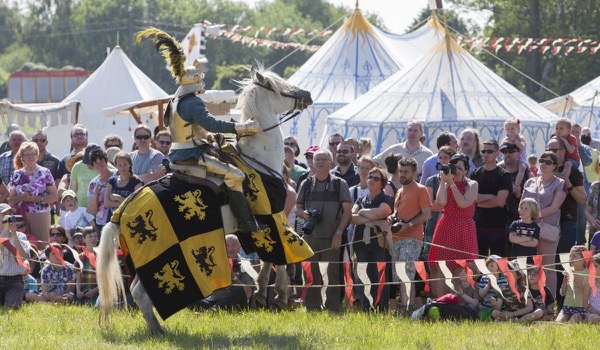 Middeleeuwen komen tot leven op spectaculair event Middeleeuwen komen tot leven op spectaculair event