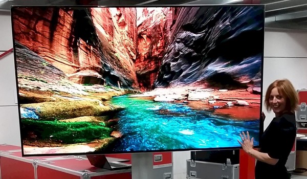 Novid pakt uit met 4K schermen en mobiel podium Novid pakt uit met 4K schermen en mobiel podium