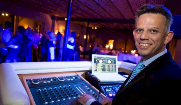 3 voordelen van een dj-team 3 voordelen van een dj-team