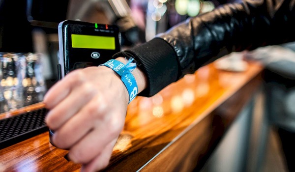 Cashless betalen tijdens Festivak Cashless betalen tijdens Festivak