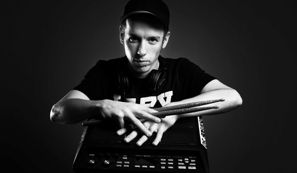 Niemand kan blijven stilzitten op deze beats Niemand kan blijven stilzitten op deze beats