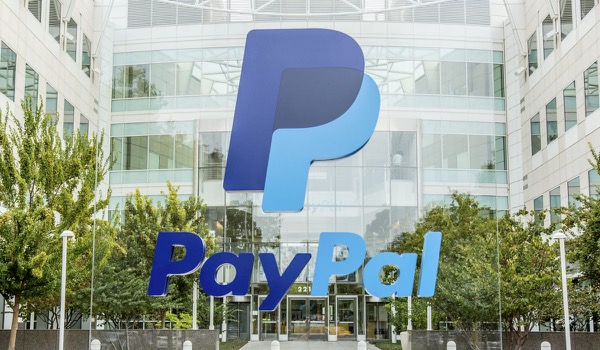 Paypal lanceert 'cashless betalen' met armband op festivals Paypal lanceert 'cashless betalen' met armband op festivals