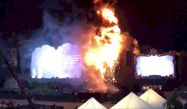 Enorme brand op Spaans festival Tomorrowland Unite: 22.000 mensen geëvacueerd Enorme brand op Spaans festival Tomorrowland Unite: 22.000 mensen geëvacueerd