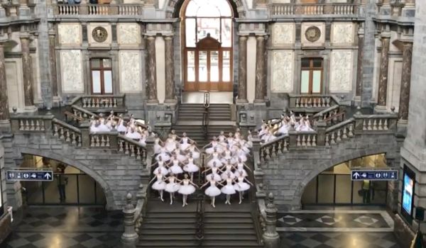 Flashmob ballerina's als ultieme marketing stunt Flashmob ballerina's als ultieme marketing stunt