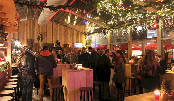 Bedrijfsfeest in een tent midden in de winter, natuurlijk kan dat! Bedrijfsfeest in een tent midden in de winter, natuurlijk kan dat!