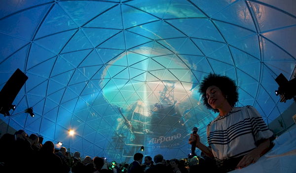Mag het wat indrukwekkender? Probeer de 360DomeXperience Mag het wat indrukwekkender? Probeer de 360DomeXperience