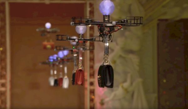 Stunt van Dolce & Gabbana: geen modellen maar drones Stunt van Dolce & Gabbana: geen modellen maar drones
