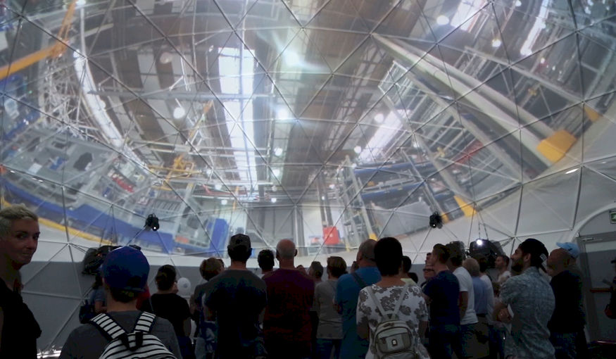 Spectaculaire 360 graden video projectie in dome voor 90 jaar DAF Spectaculaire 360 graden video projectie in dome voor 90 jaar DAF