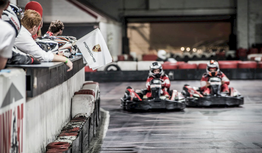 Word kartingkampioen samen met jouw ICT of automotive collega's Word kartingkampioen samen met jouw ICT of automotive collega's