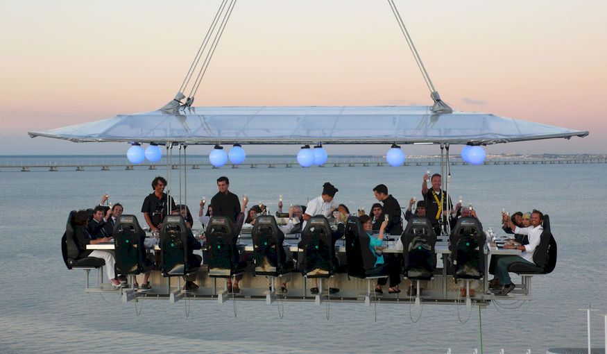 Dinner in the Sky... aan de oever van de Schelde Dinner in the Sky... aan de oever van de Schelde
