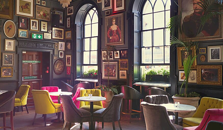Laat je inspireren door de unieke decors en meubelen van 'Sprookjes nv' Laat je inspireren door de unieke decors en meubelen van 'Sprookjes nv'